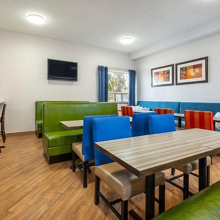 Comfort Inn & Suites Barrie Bagian luar foto