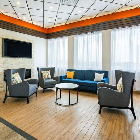 Comfort Inn & Suites Barrie Bagian luar foto