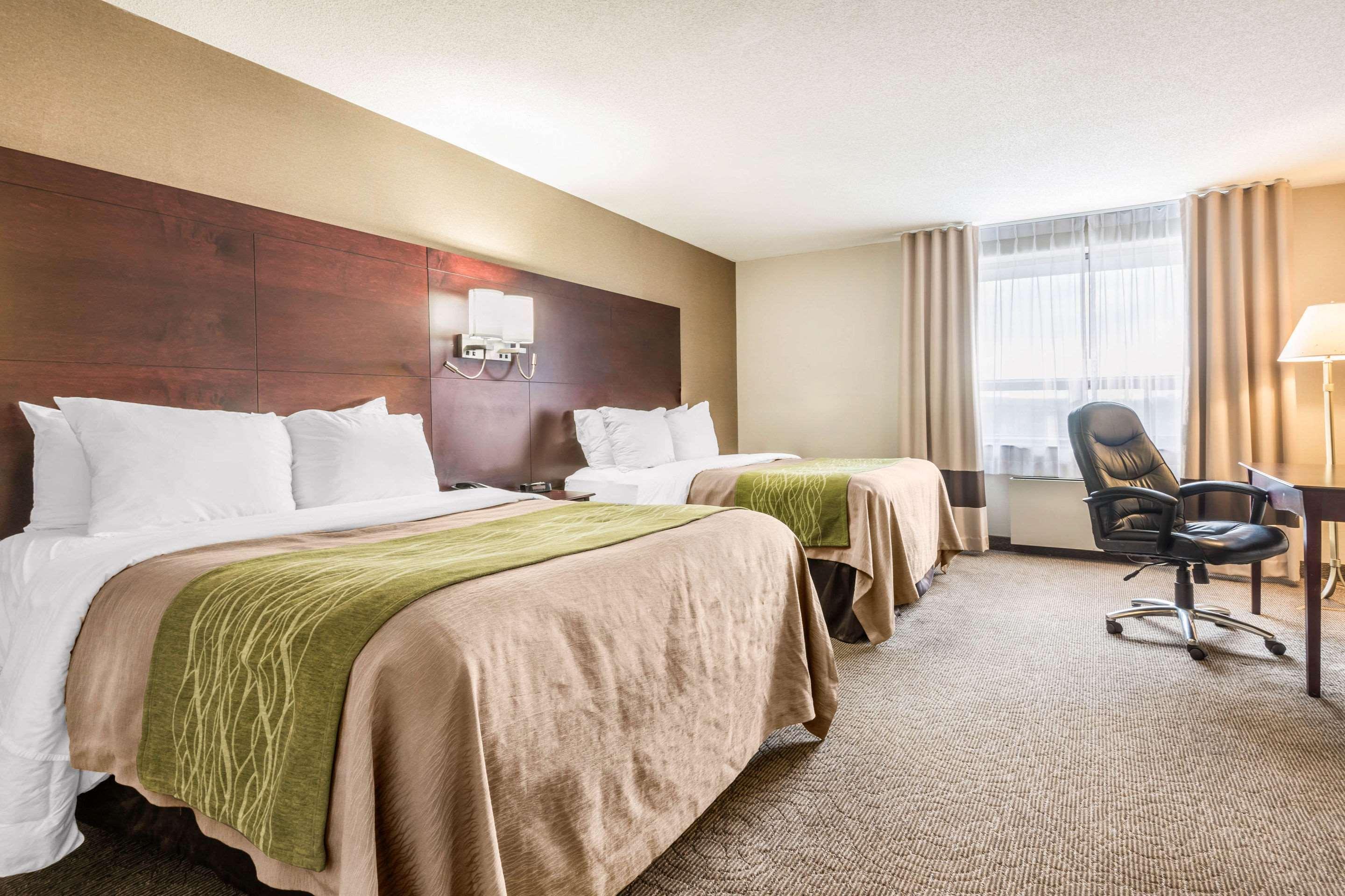 Comfort Inn & Suites Barrie Bagian luar foto