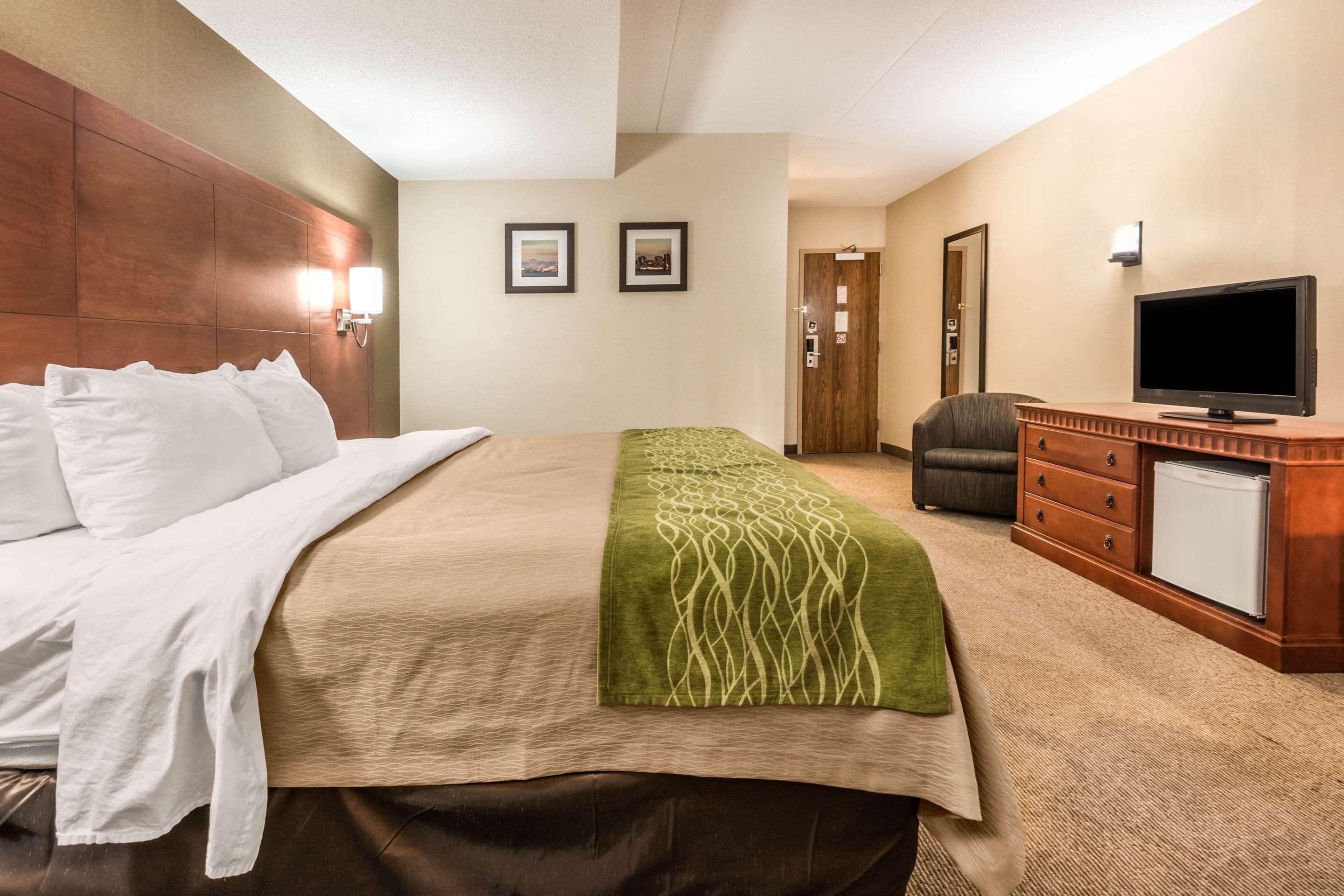 Comfort Inn & Suites Barrie Bagian luar foto