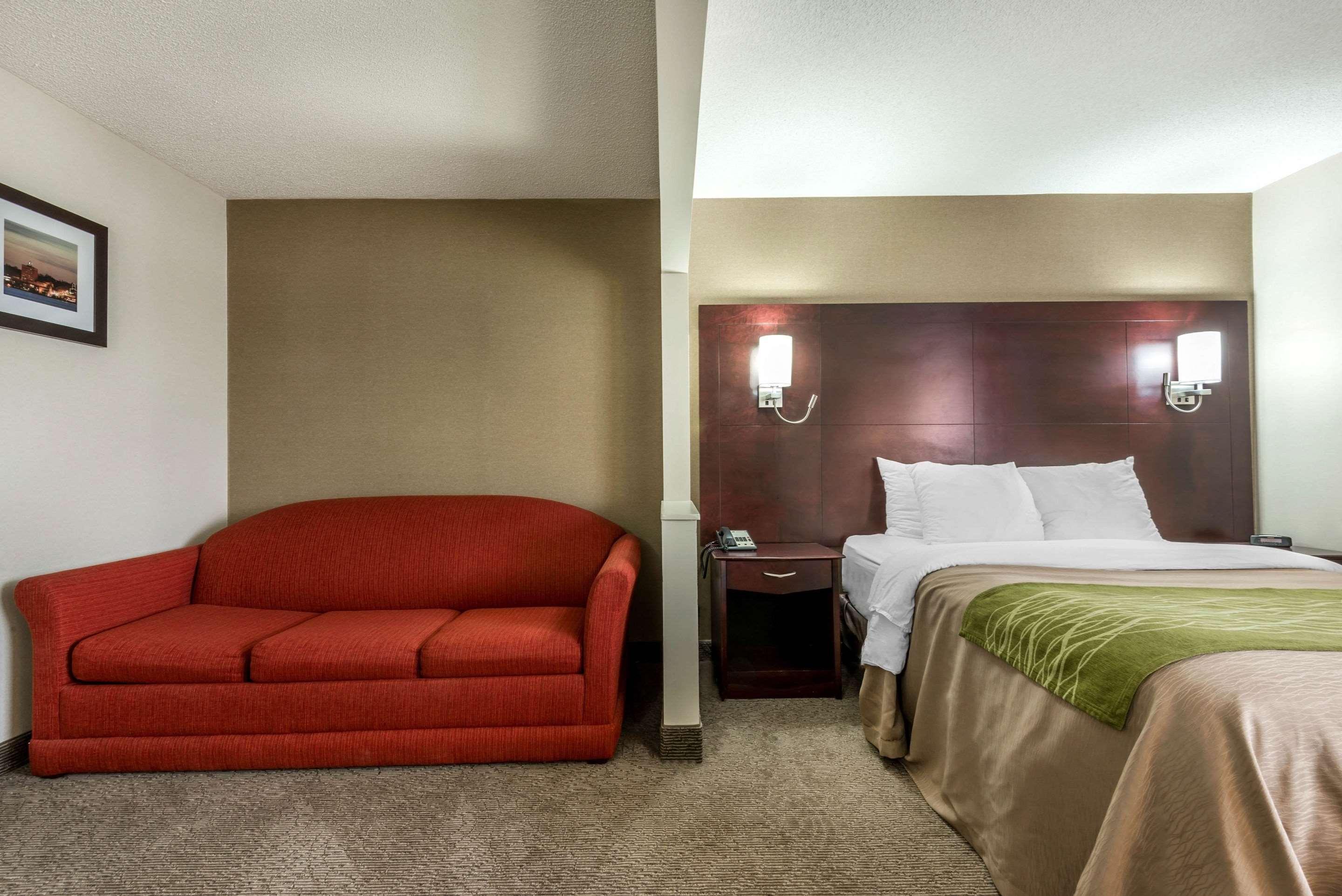 Comfort Inn & Suites Barrie Bagian luar foto