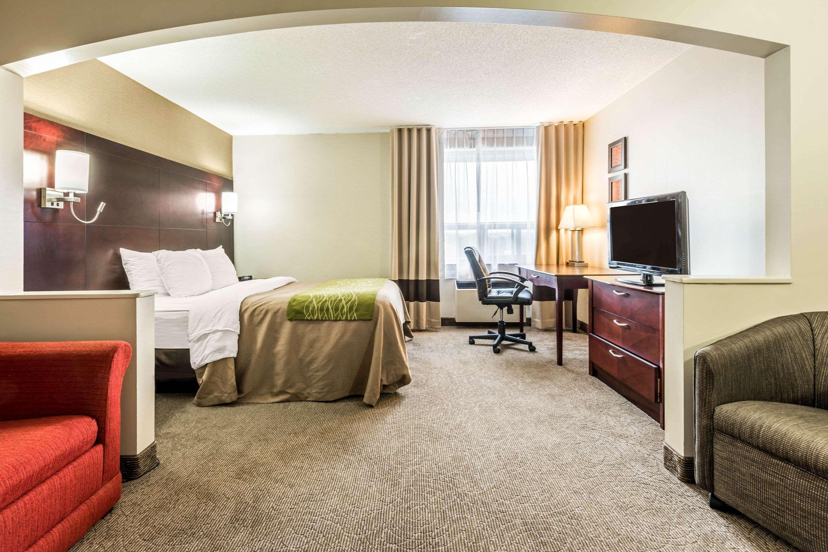 Comfort Inn & Suites Barrie Bagian luar foto