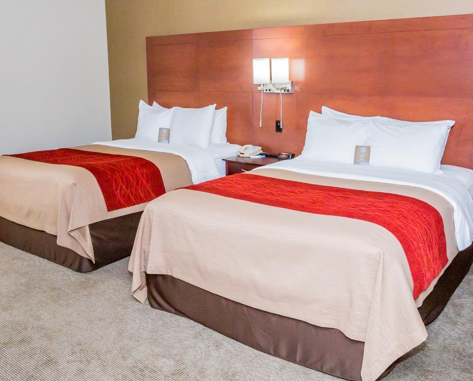 Comfort Inn & Suites Barrie Bagian luar foto