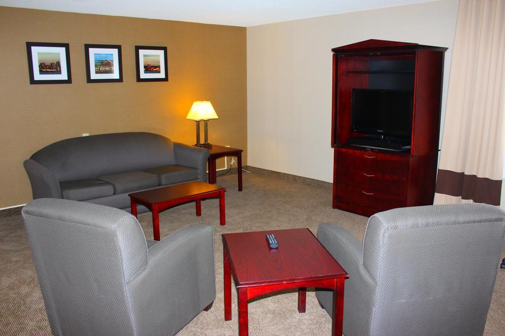 Comfort Inn & Suites Barrie Bagian luar foto