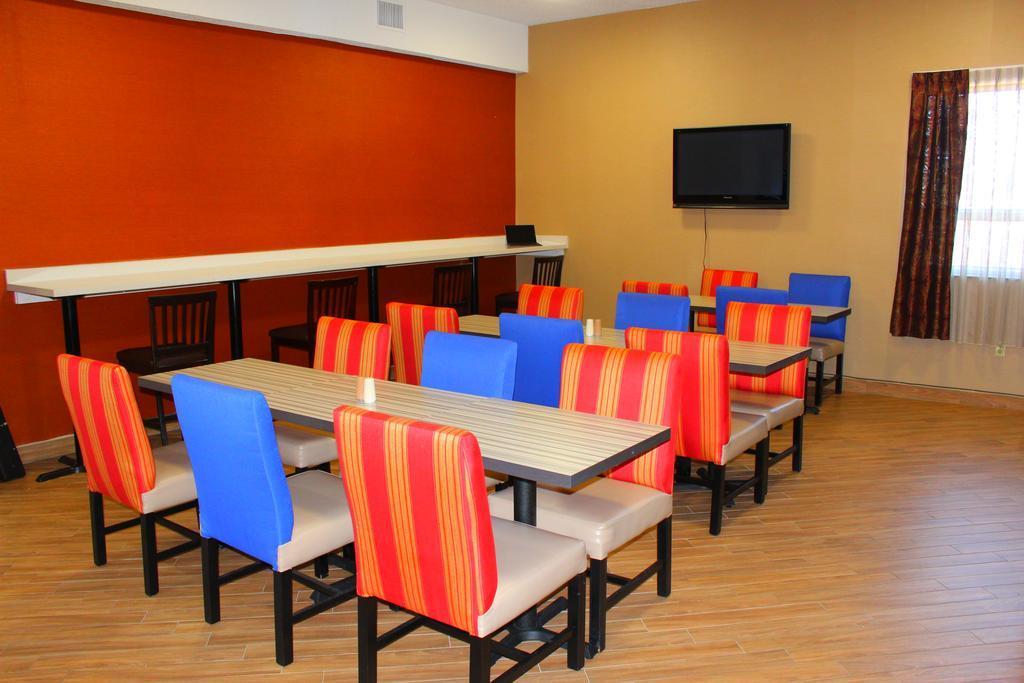 Comfort Inn & Suites Barrie Bagian luar foto