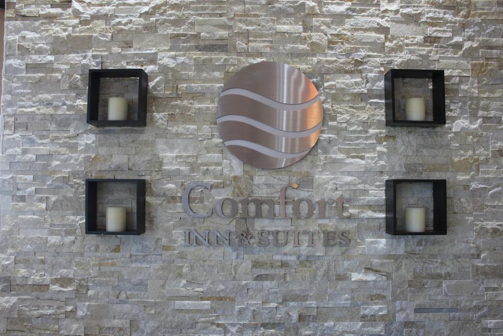 Comfort Inn & Suites Barrie Bagian luar foto