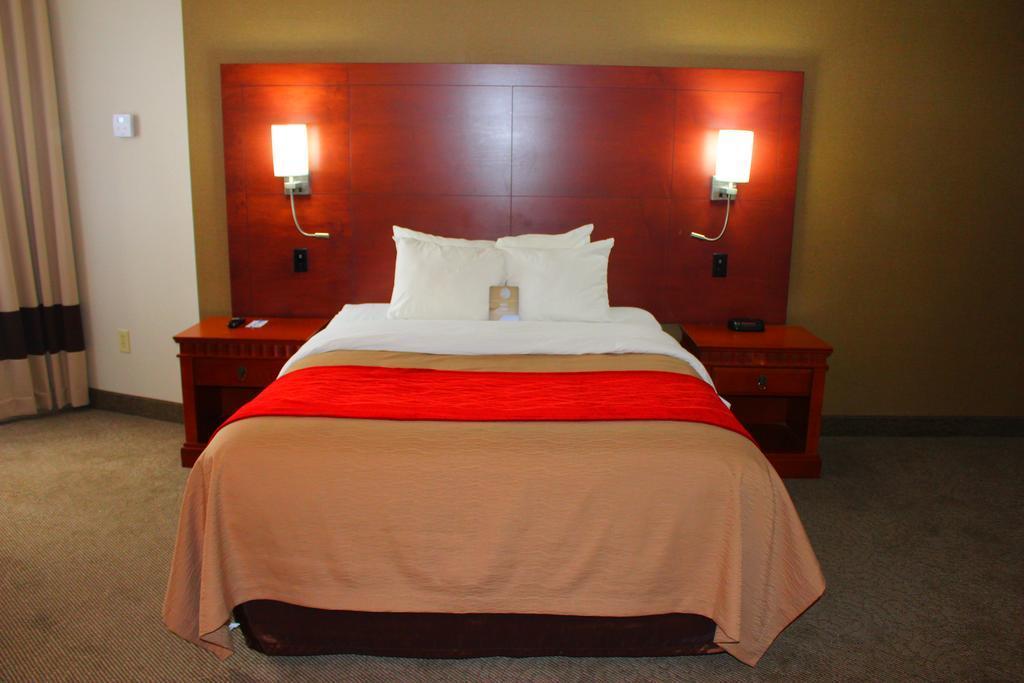Comfort Inn & Suites Barrie Bagian luar foto