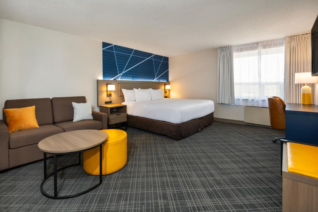 Comfort Inn & Suites Barrie Bagian luar foto