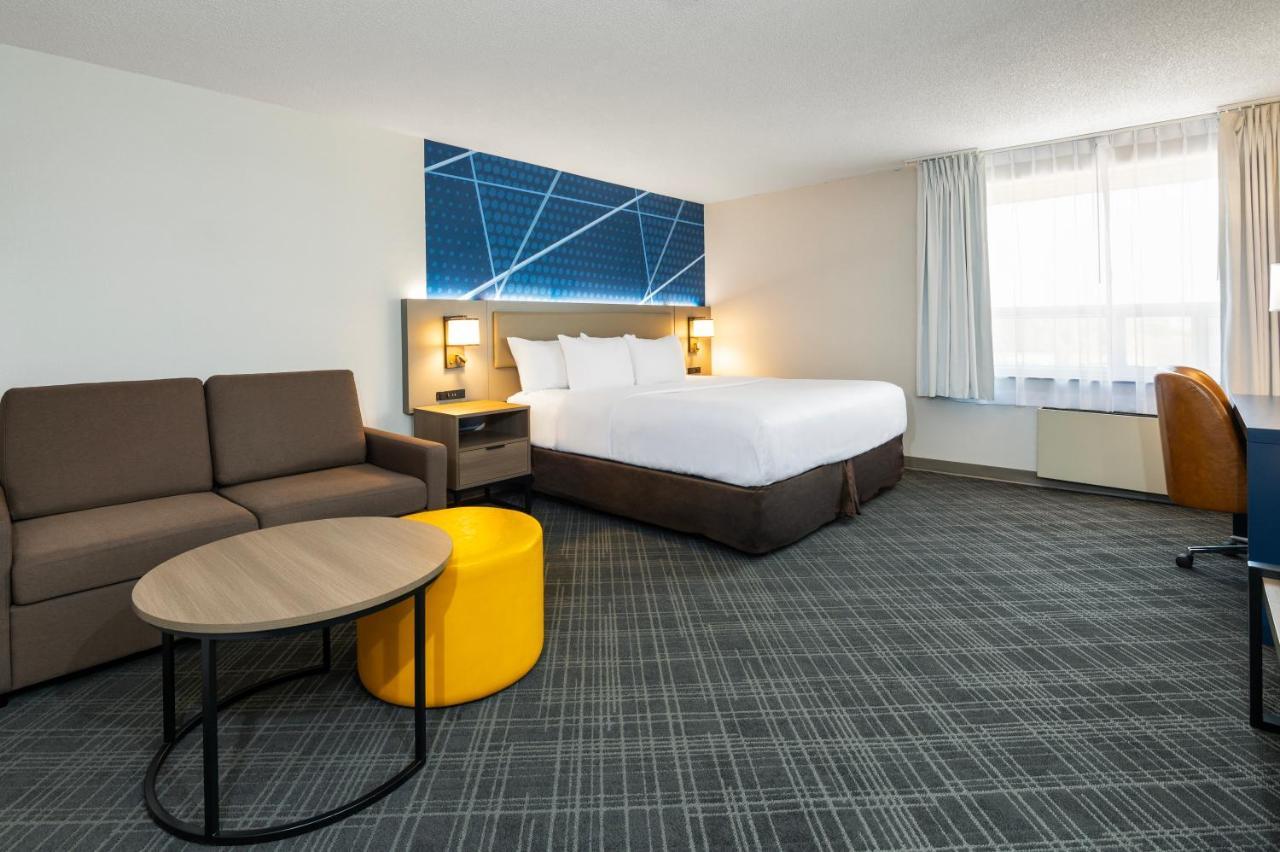 Comfort Inn & Suites Barrie Bagian luar foto