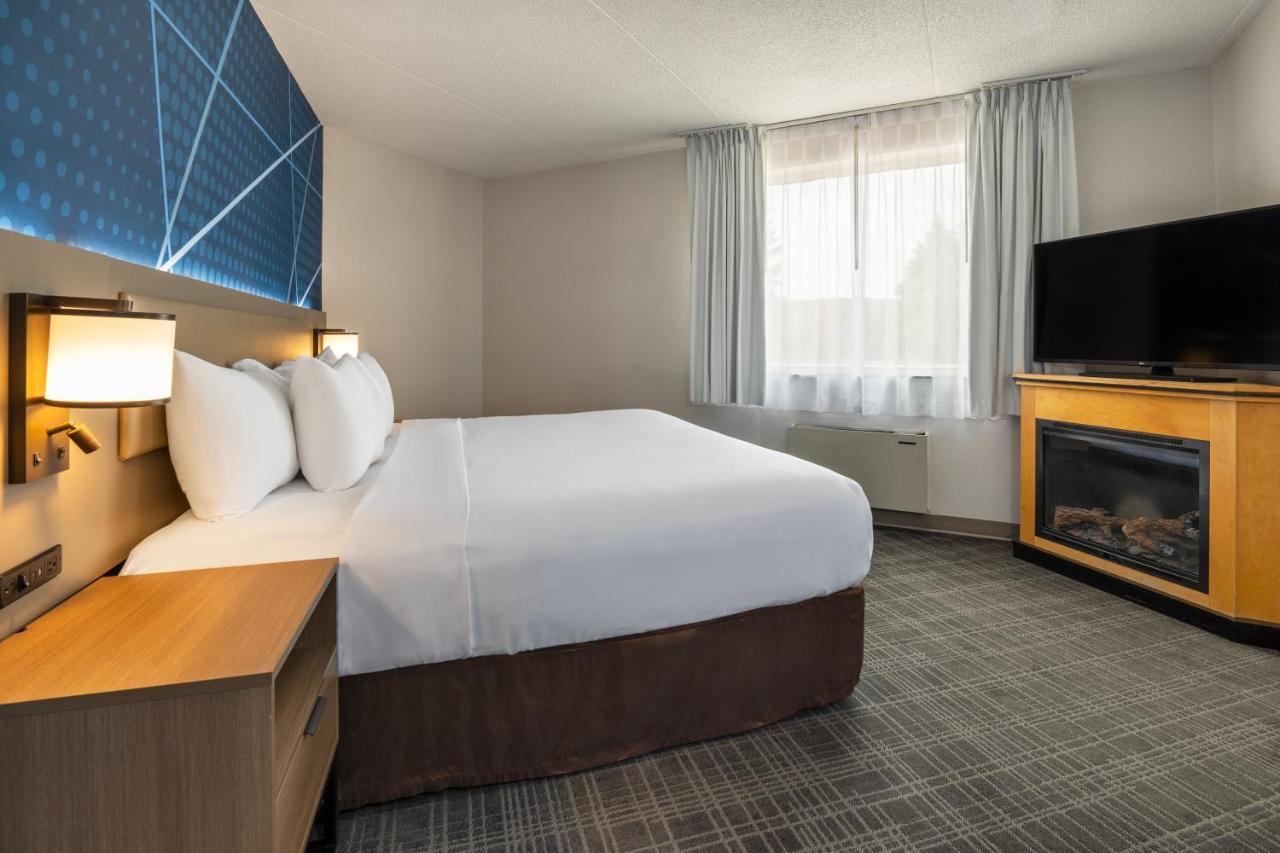 Comfort Inn & Suites Barrie Bagian luar foto