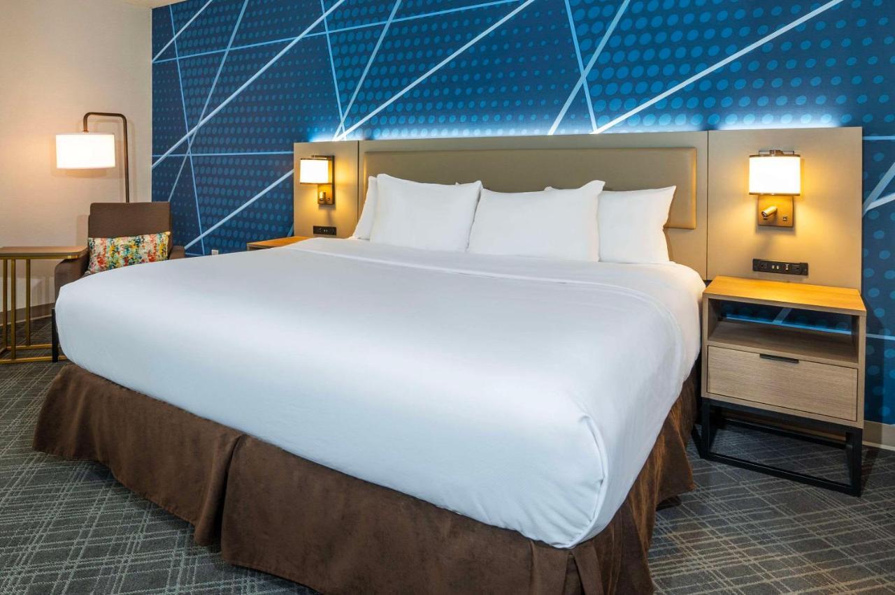 Comfort Inn & Suites Barrie Bagian luar foto