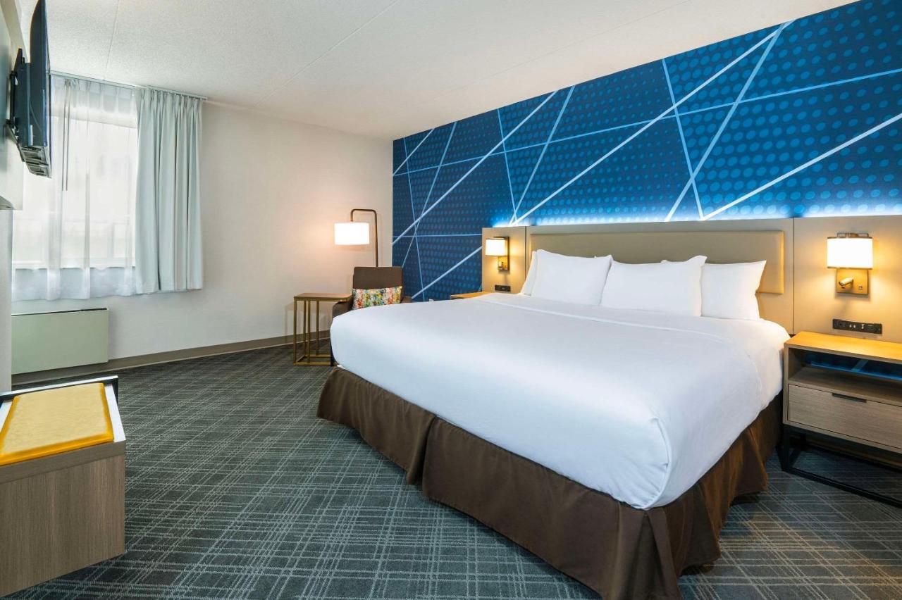 Comfort Inn & Suites Barrie Bagian luar foto