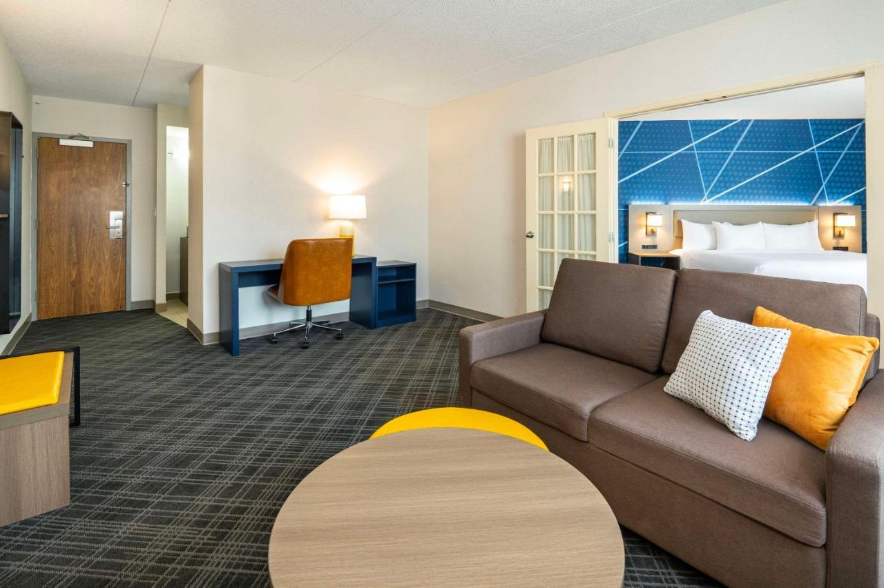 Comfort Inn & Suites Barrie Bagian luar foto