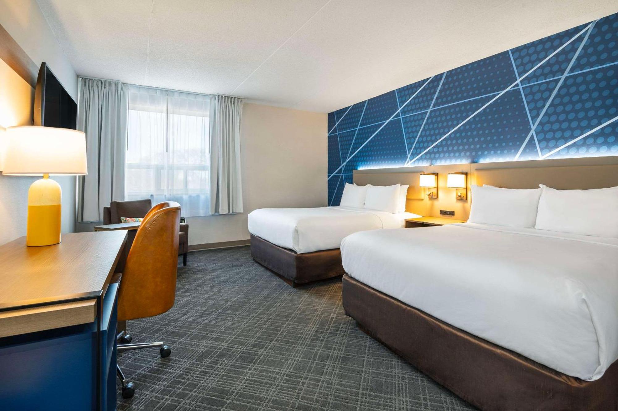 Comfort Inn & Suites Barrie Bagian luar foto
