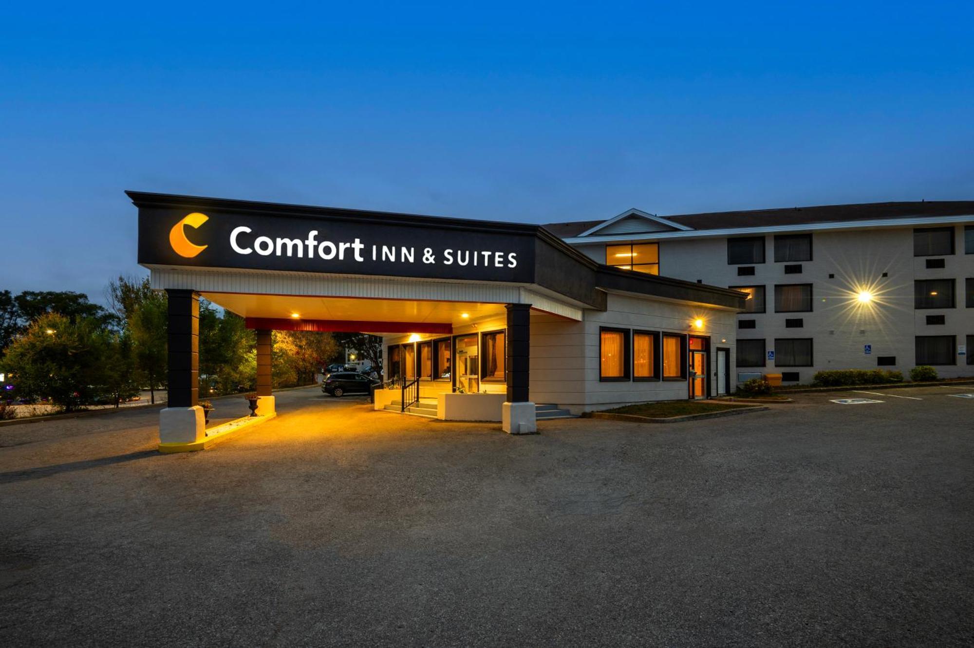 Comfort Inn & Suites Barrie Bagian luar foto