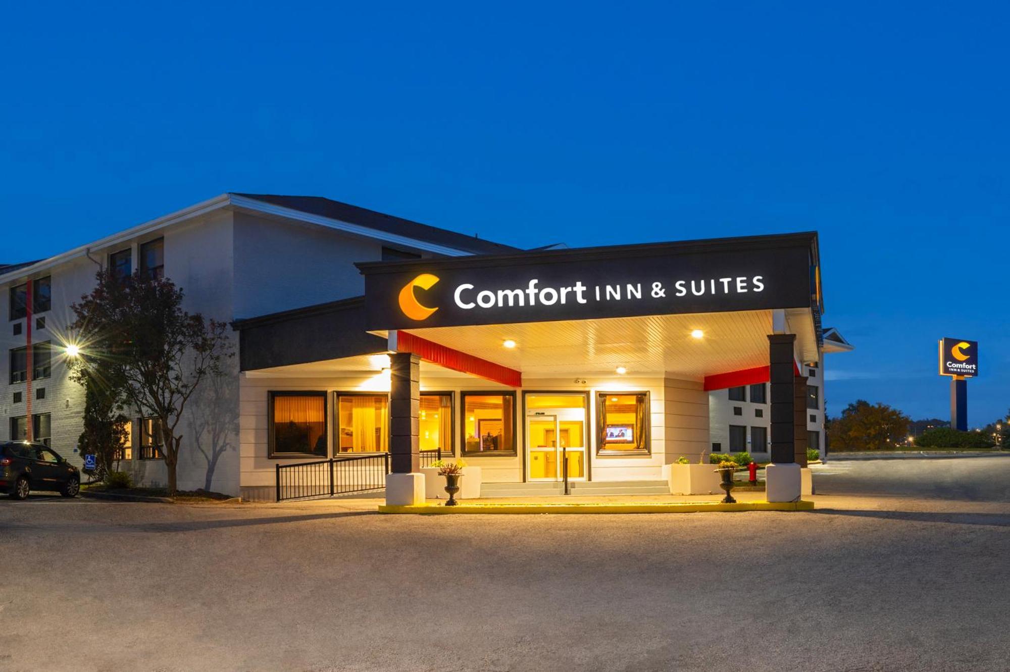 Comfort Inn & Suites Barrie Bagian luar foto