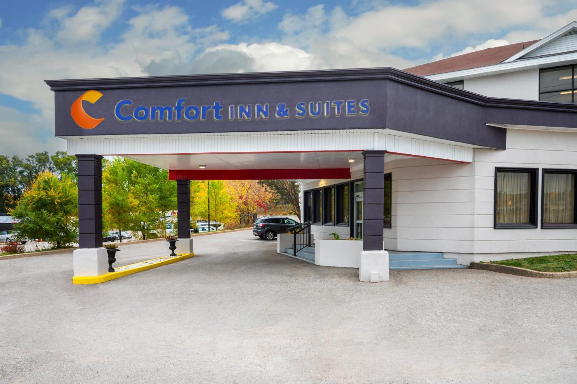 Comfort Inn & Suites Barrie Bagian luar foto
