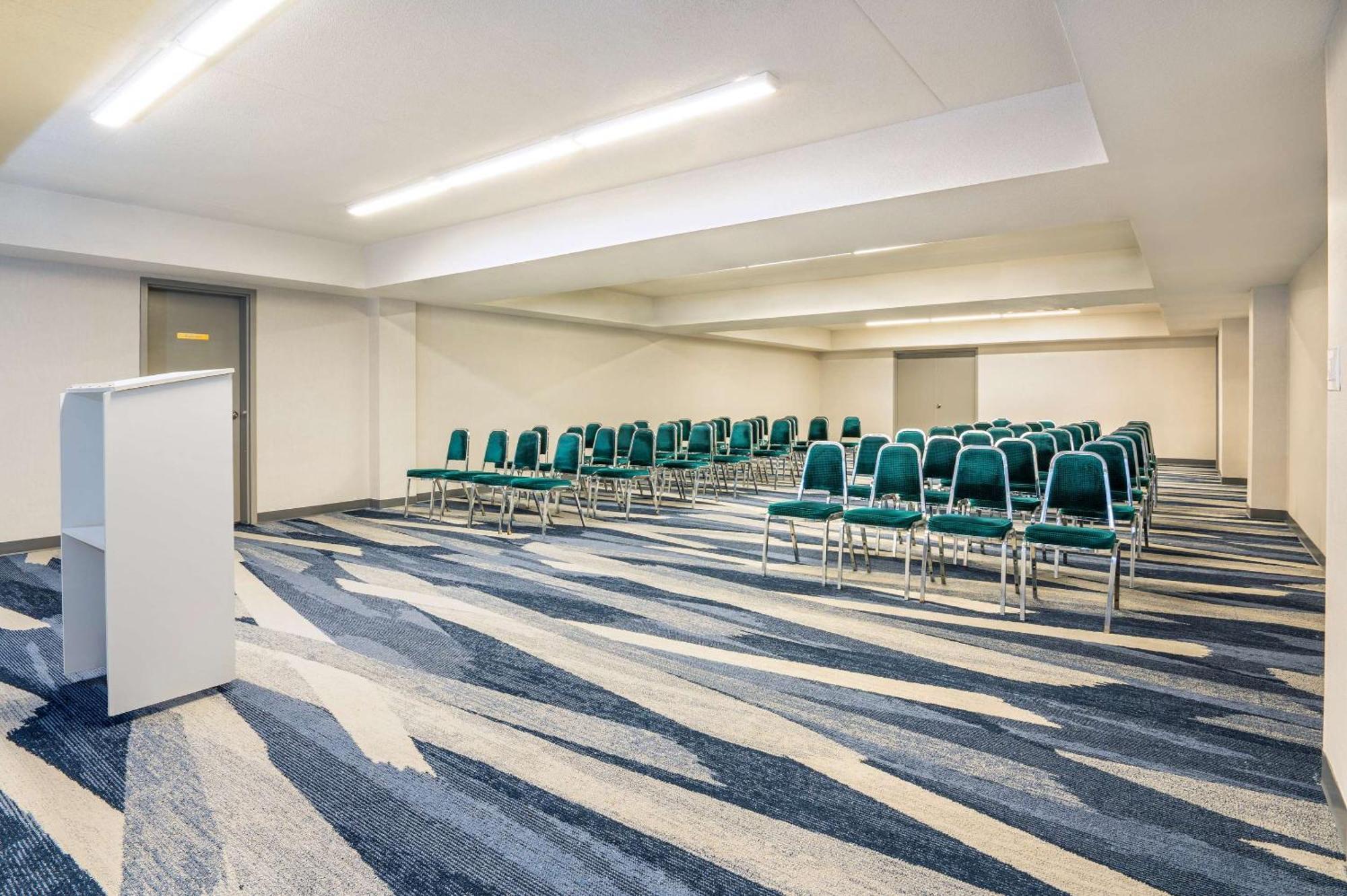 Comfort Inn & Suites Barrie Bagian luar foto