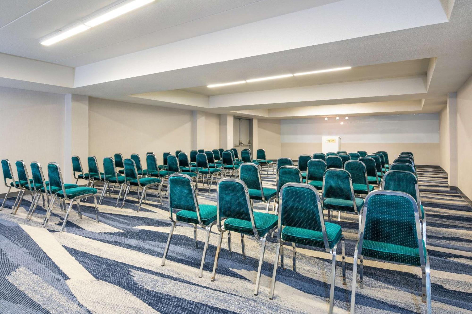 Comfort Inn & Suites Barrie Bagian luar foto