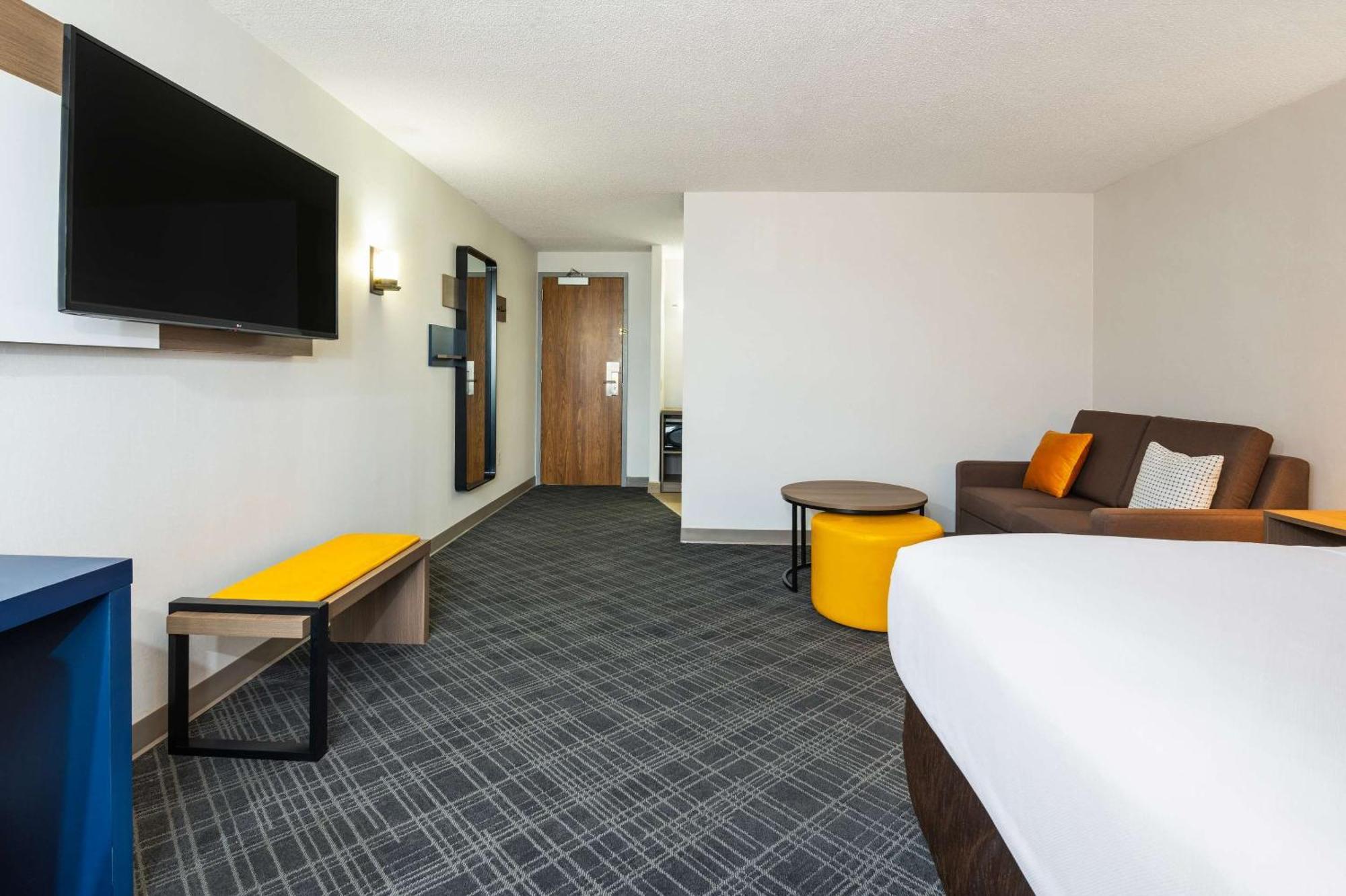 Comfort Inn & Suites Barrie Bagian luar foto