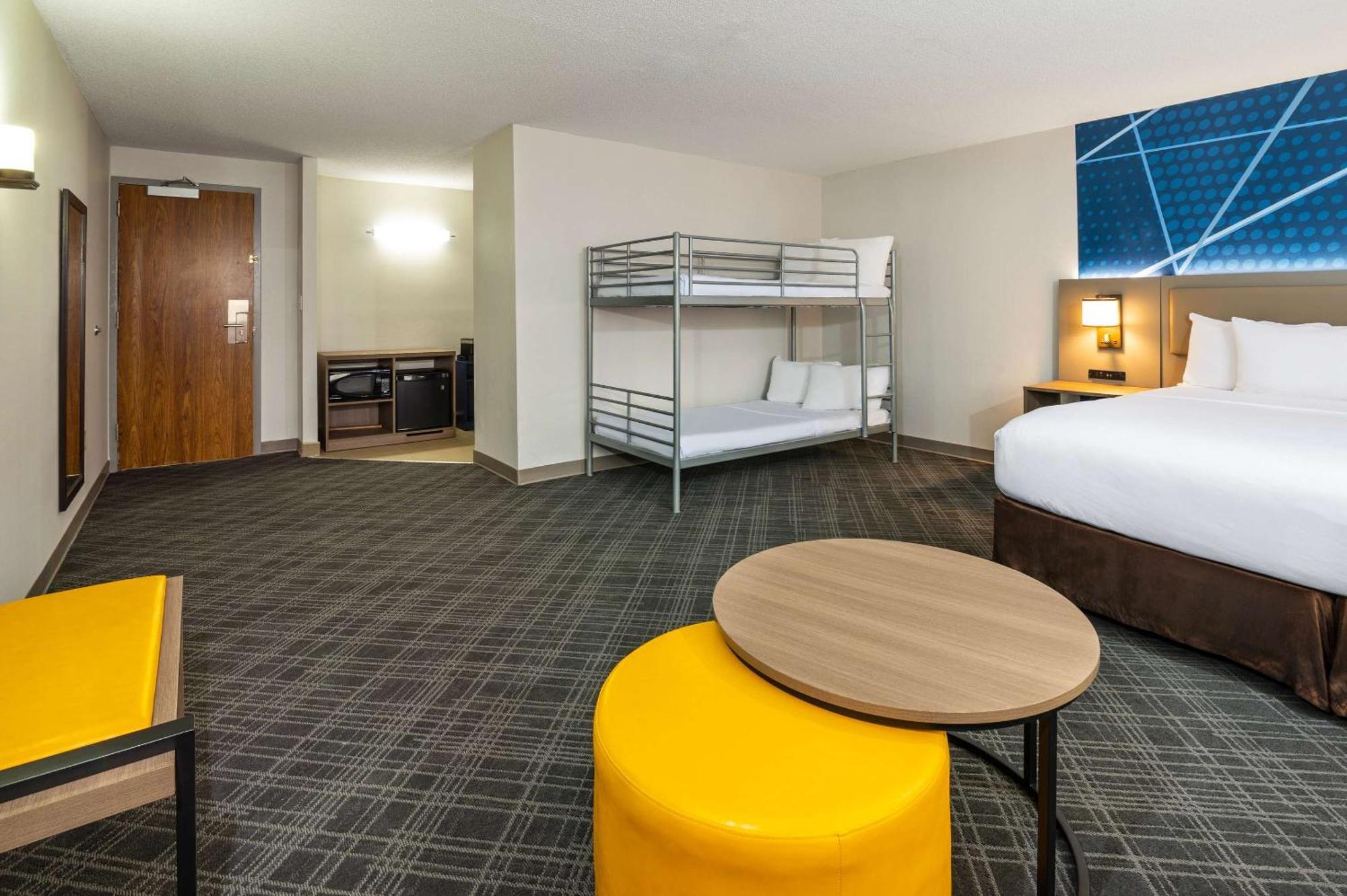 Comfort Inn & Suites Barrie Bagian luar foto