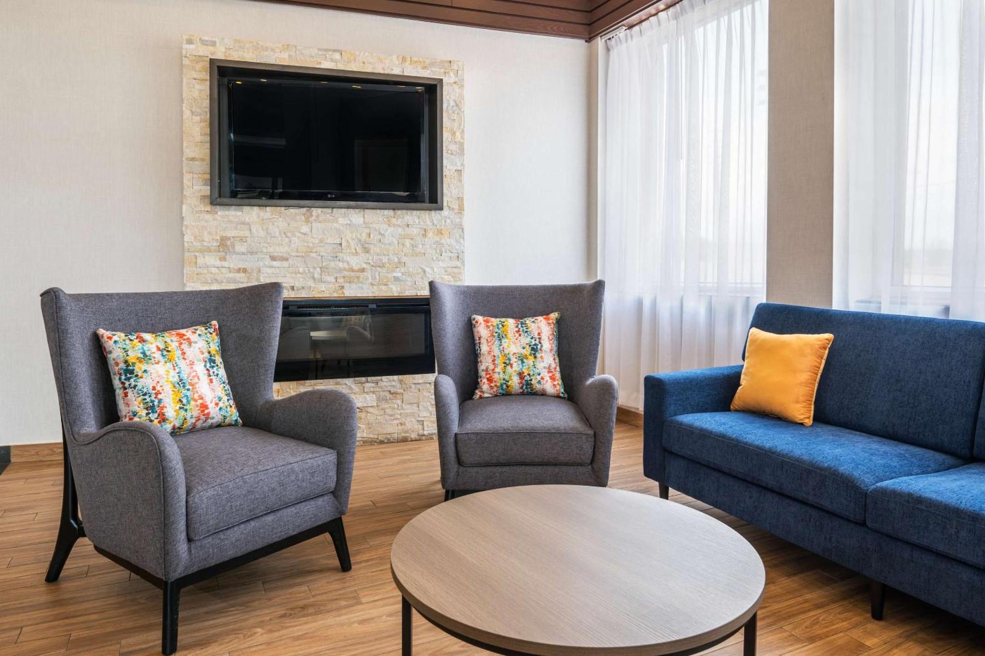 Comfort Inn & Suites Barrie Bagian luar foto