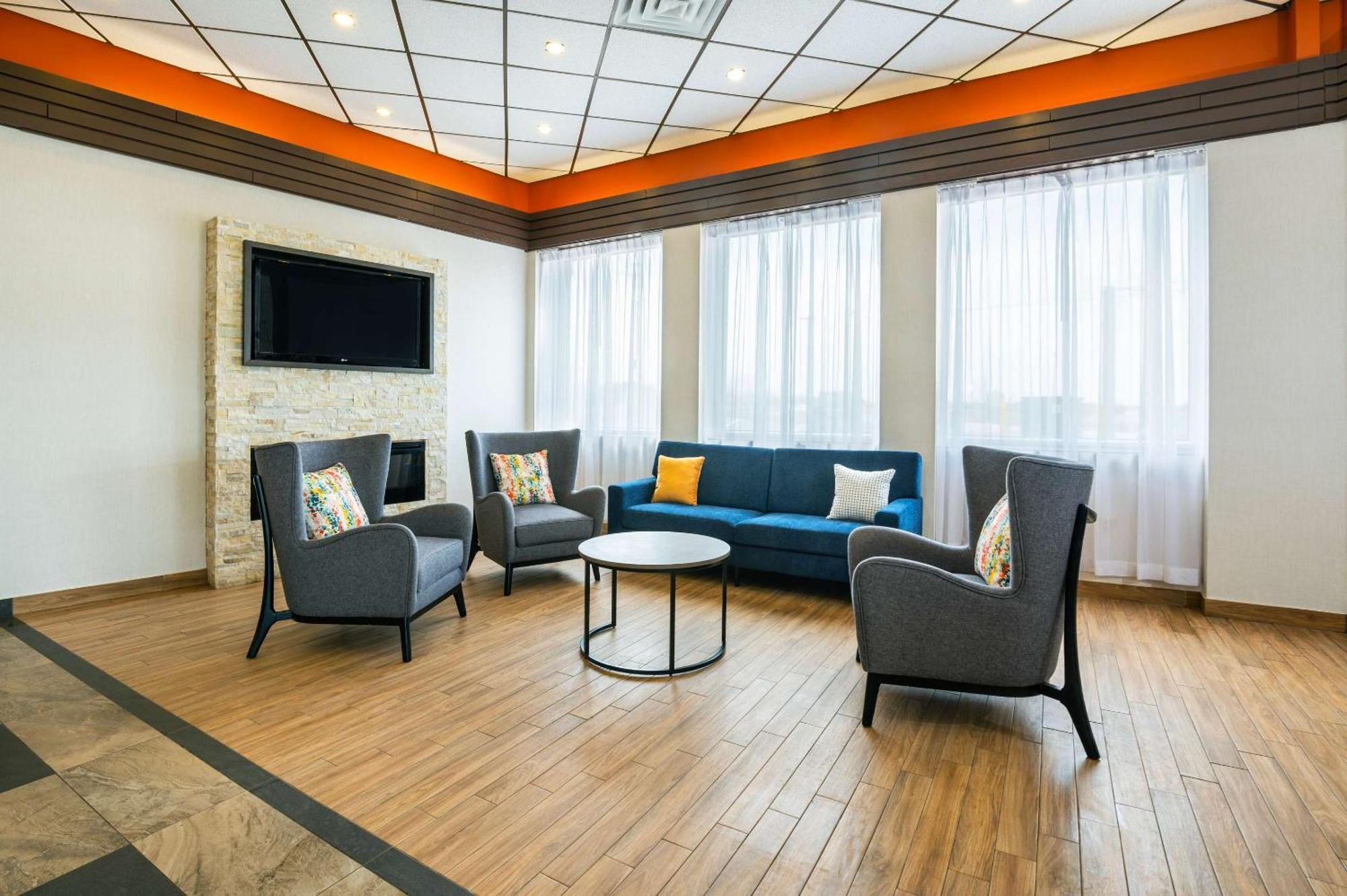 Comfort Inn & Suites Barrie Bagian luar foto