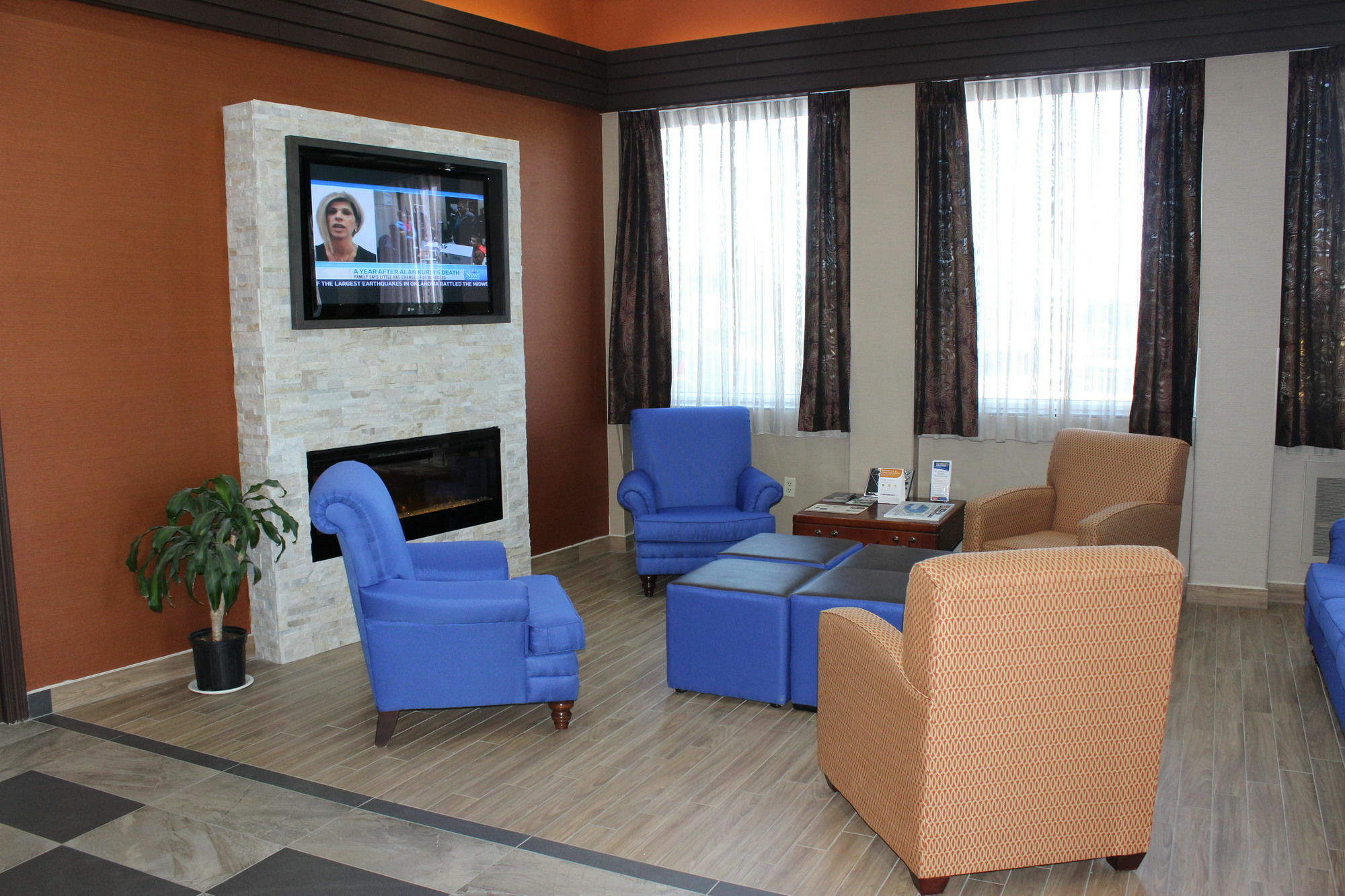 Comfort Inn & Suites Barrie Bagian luar foto